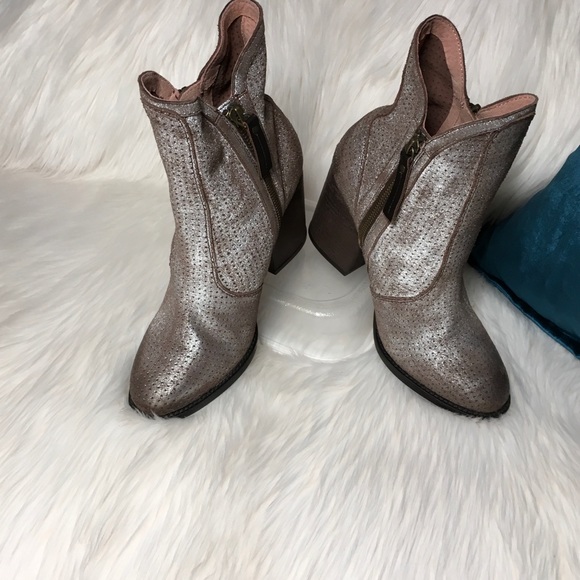 NWOT Seychelles Pewter Zip-Up Heel Booties Anthro - Picture 2 of 6